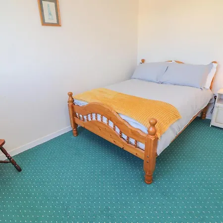 Nyaraló Mullagh Road *